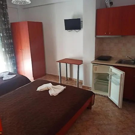 Villa Louiza Aparthotel Paralía